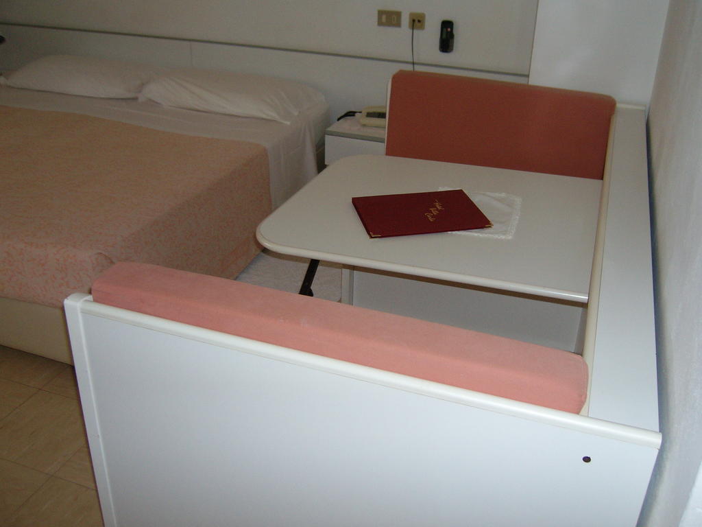 Hotel Villa Carla Grado Bagian luar foto
