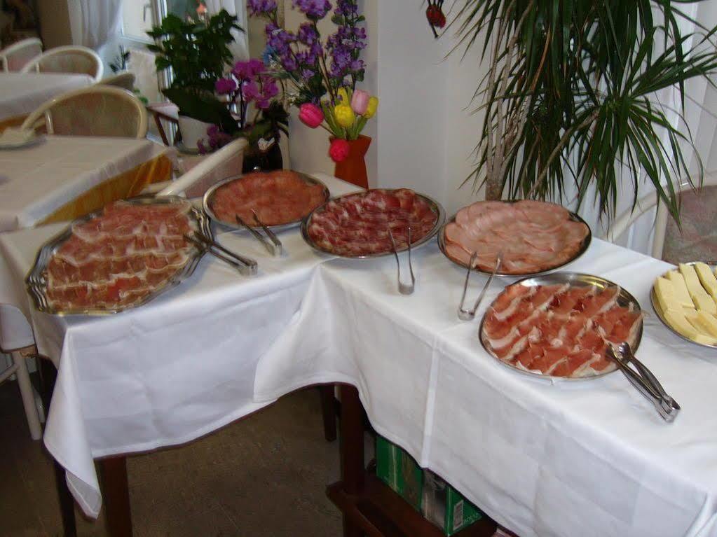Hotel Villa Carla Grado Bagian luar foto