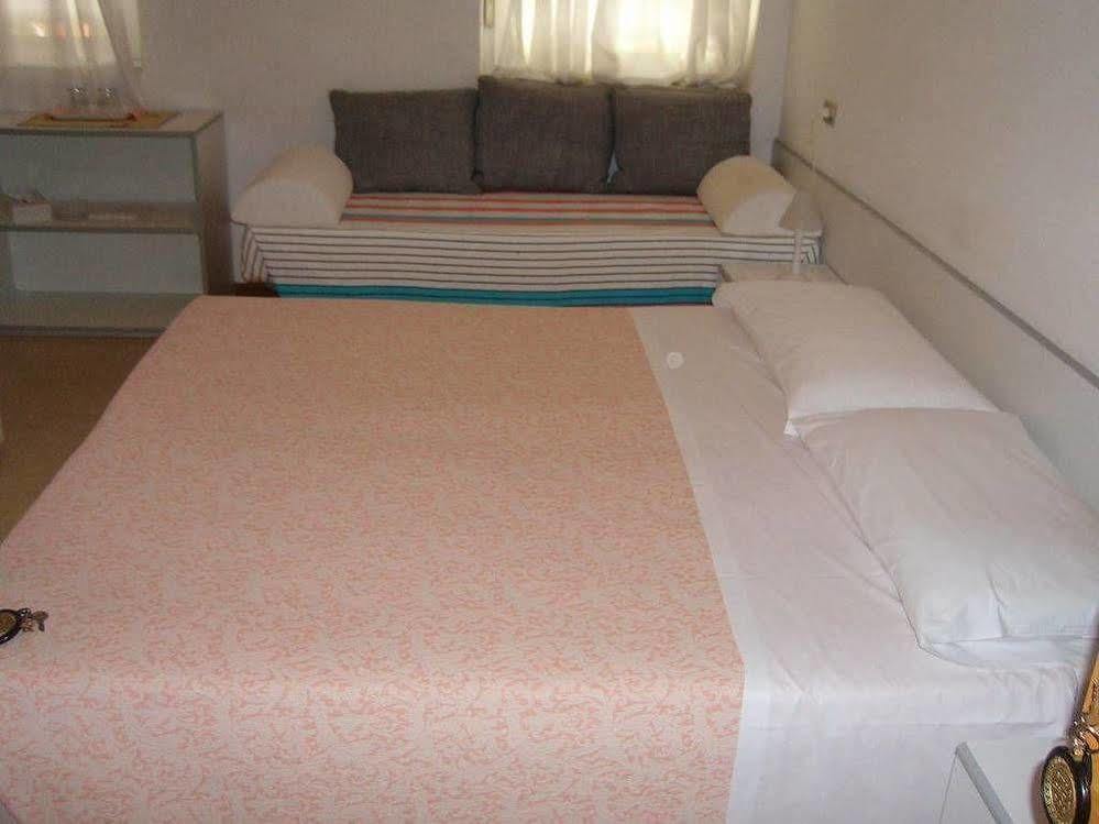 Hotel Villa Carla Grado Bagian luar foto